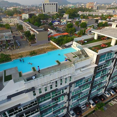 Modern Thai Suites Phuket Bagian luar foto