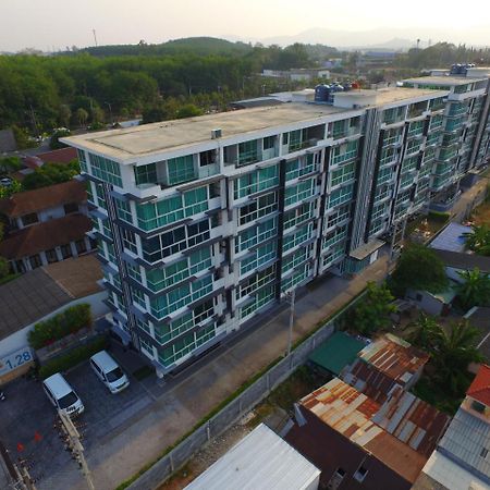 Modern Thai Suites Phuket Bagian luar foto
