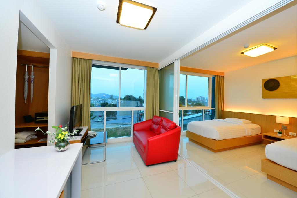 Modern Thai Suites Phuket Bagian luar foto