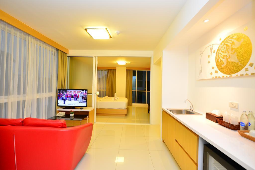Modern Thai Suites Phuket Bagian luar foto