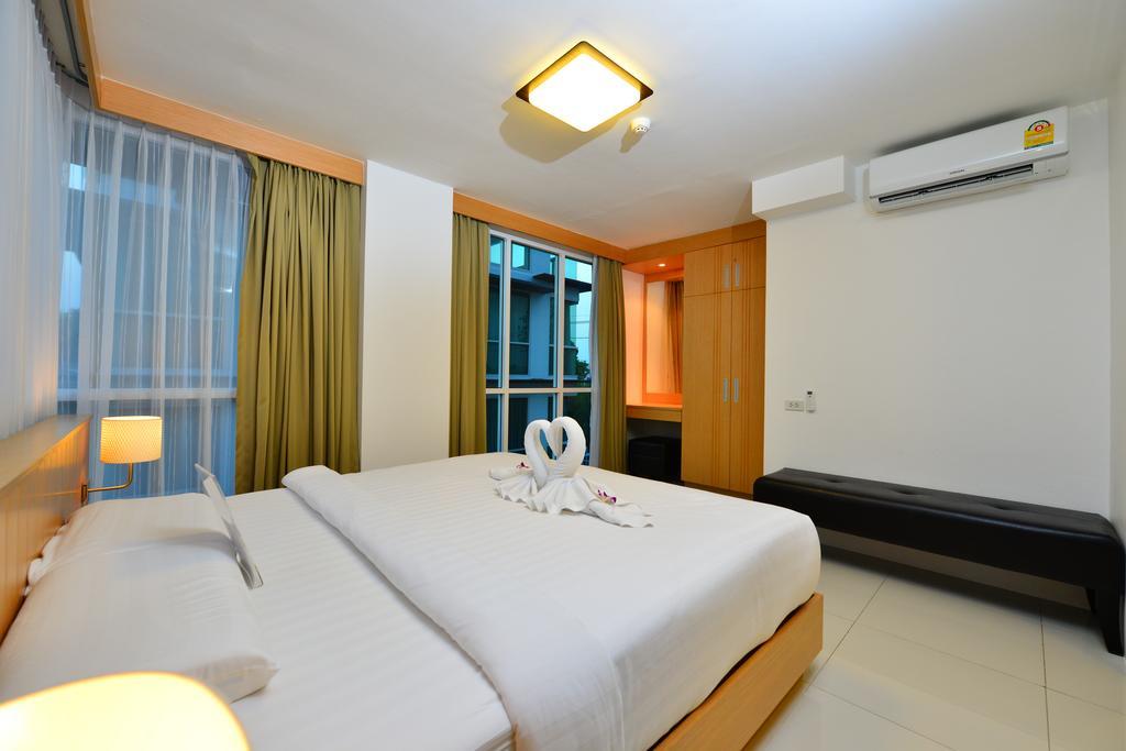 Modern Thai Suites Phuket Bagian luar foto