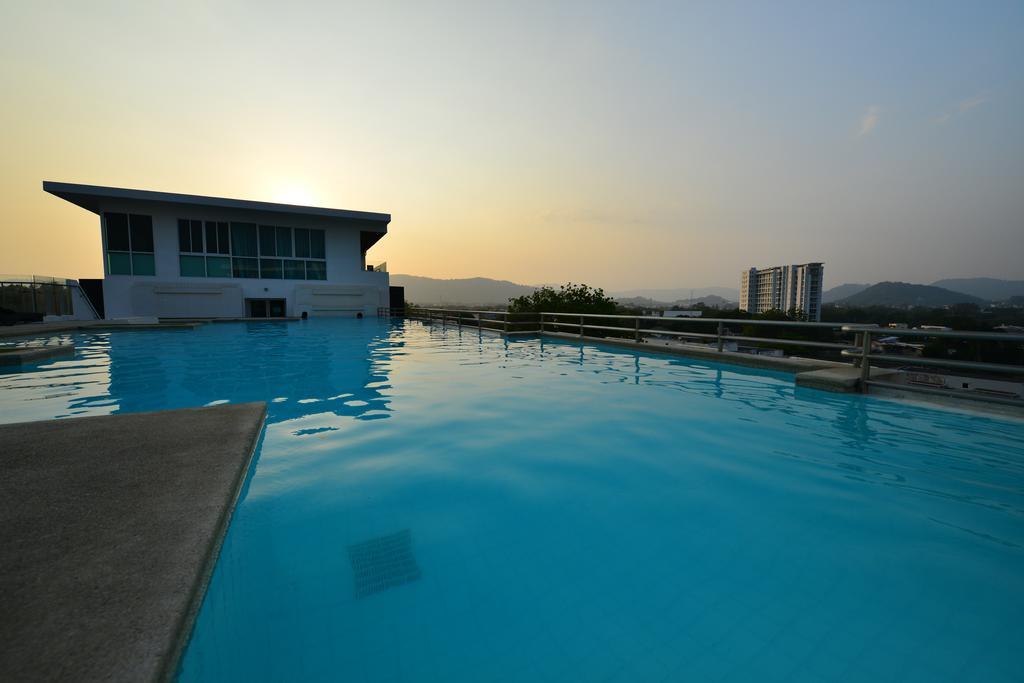 Modern Thai Suites Phuket Bagian luar foto