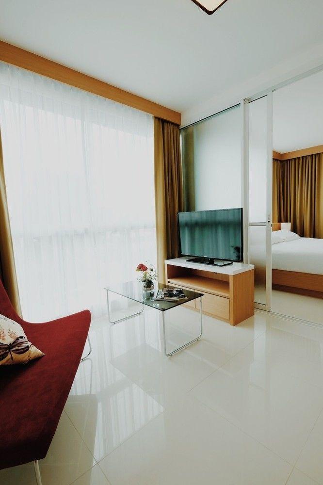 Modern Thai Suites Phuket Bagian luar foto