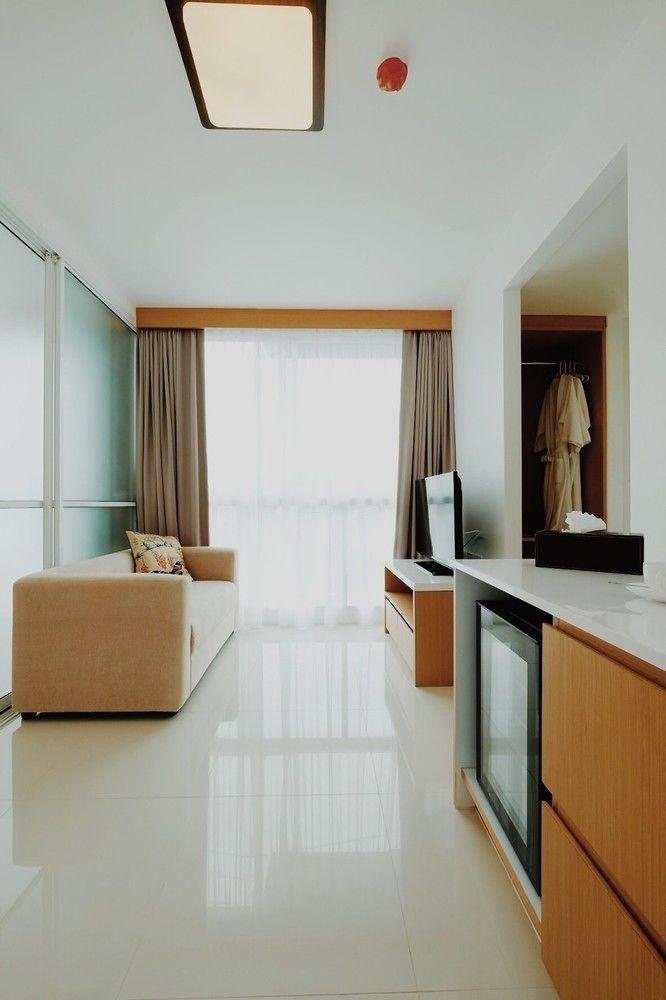 Modern Thai Suites Phuket Bagian luar foto