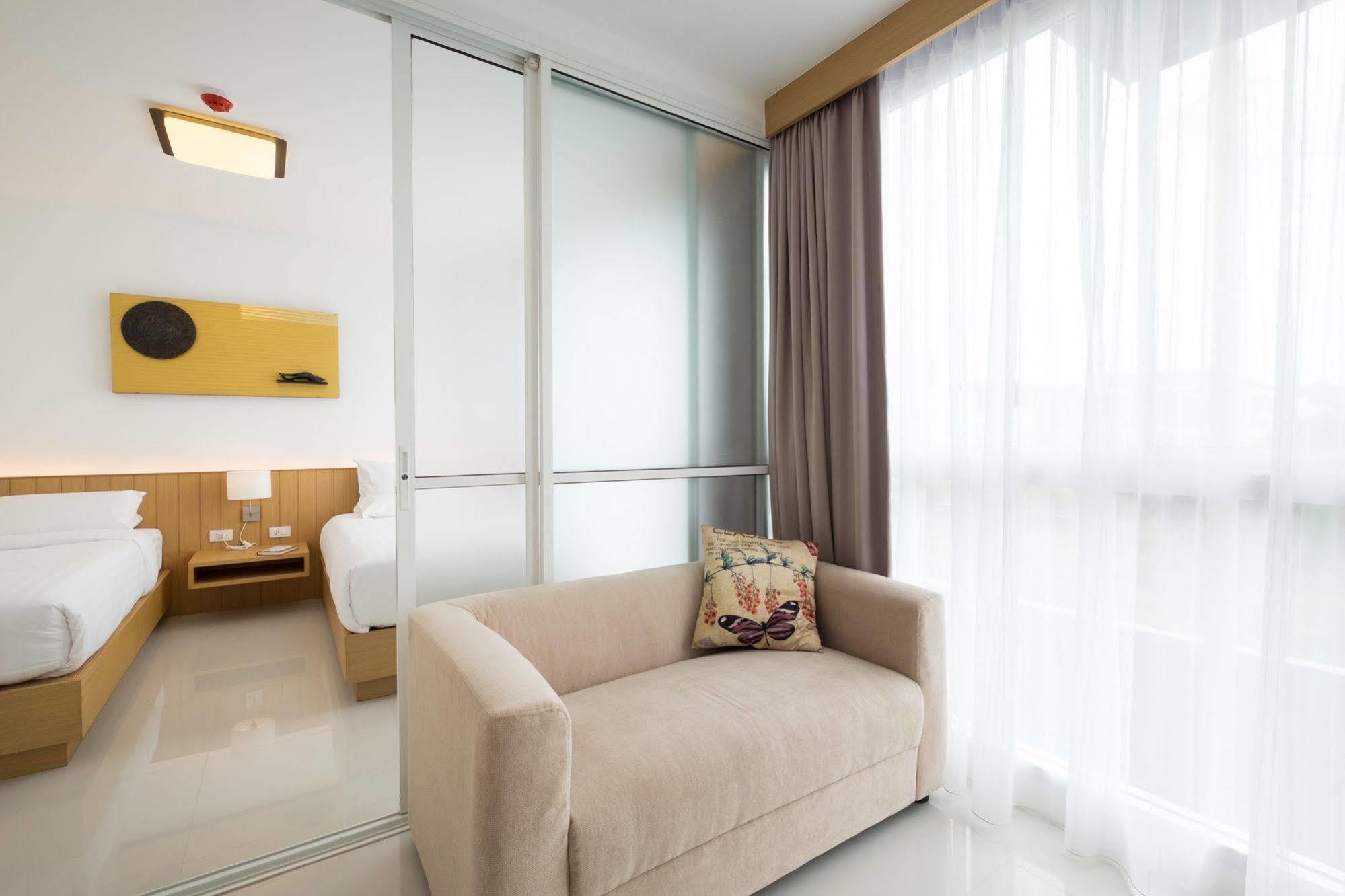 Modern Thai Suites Phuket Bagian luar foto