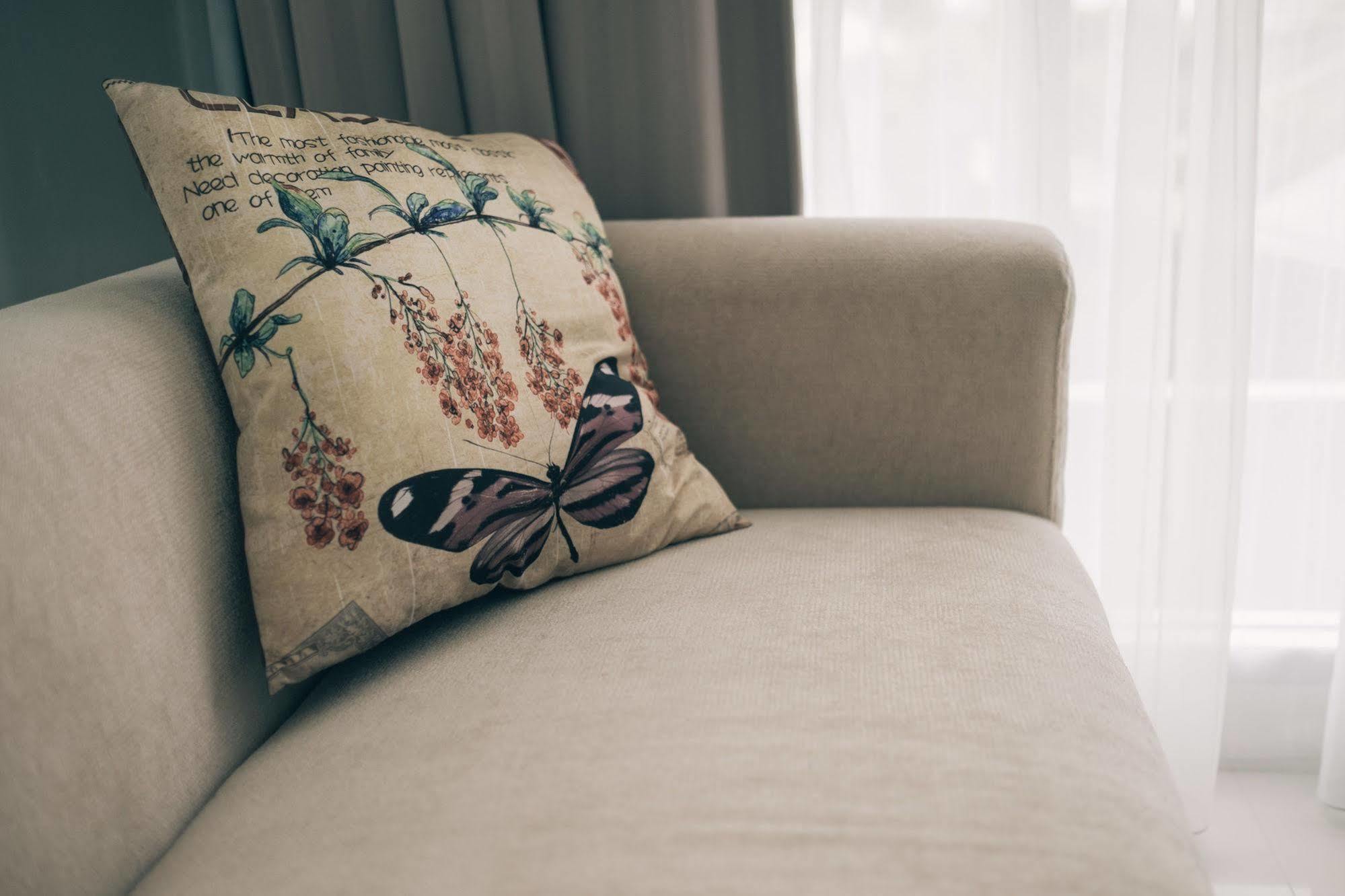 Modern Thai Suites Phuket Bagian luar foto