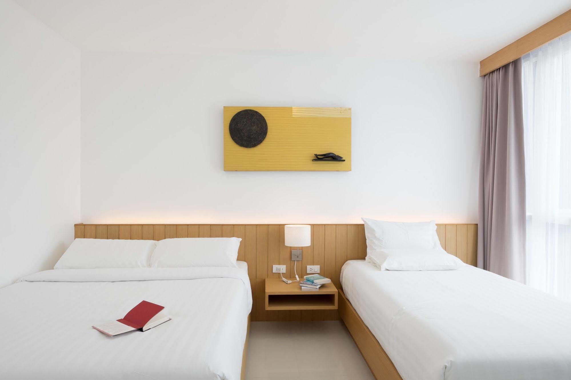 Modern Thai Suites Phuket Bagian luar foto