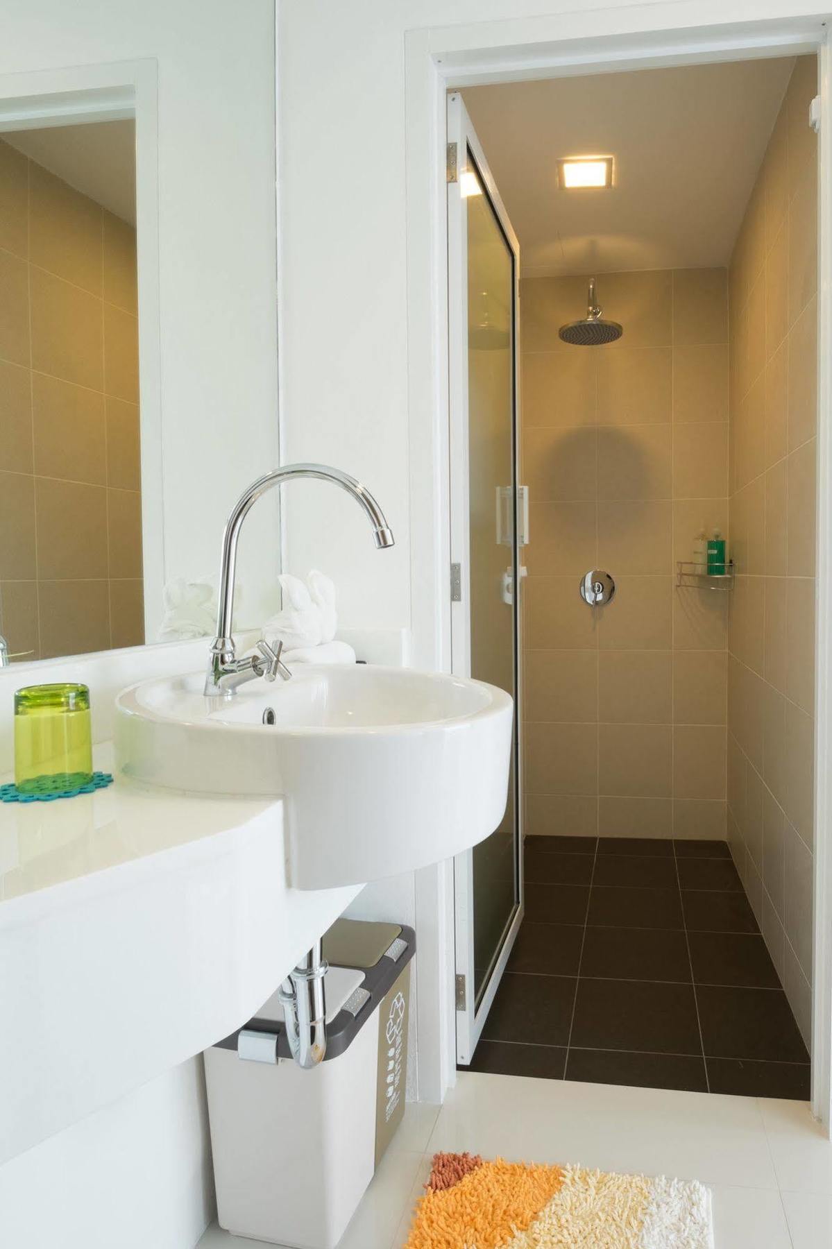 Modern Thai Suites Phuket Bagian luar foto