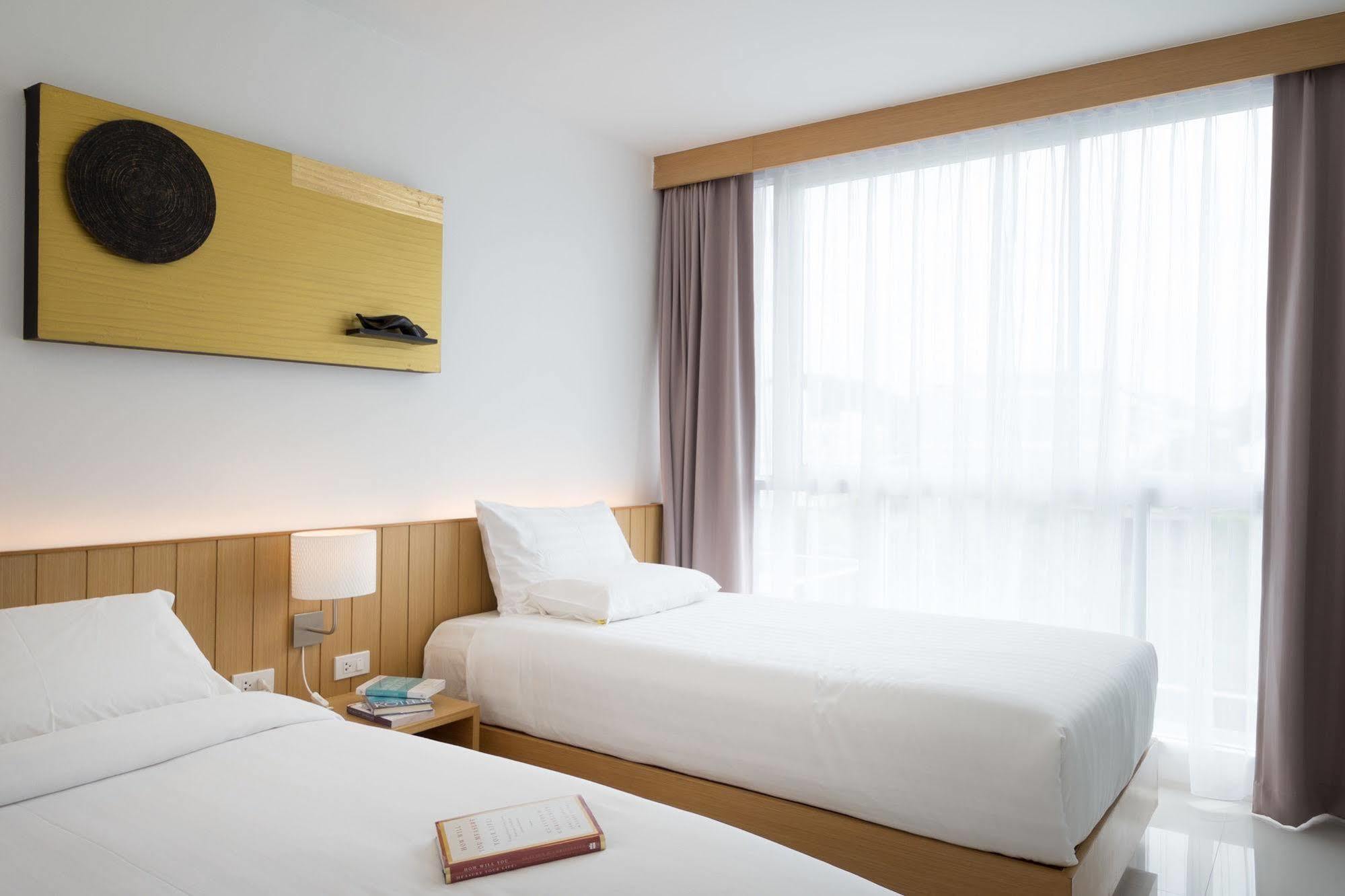 Modern Thai Suites Phuket Bagian luar foto