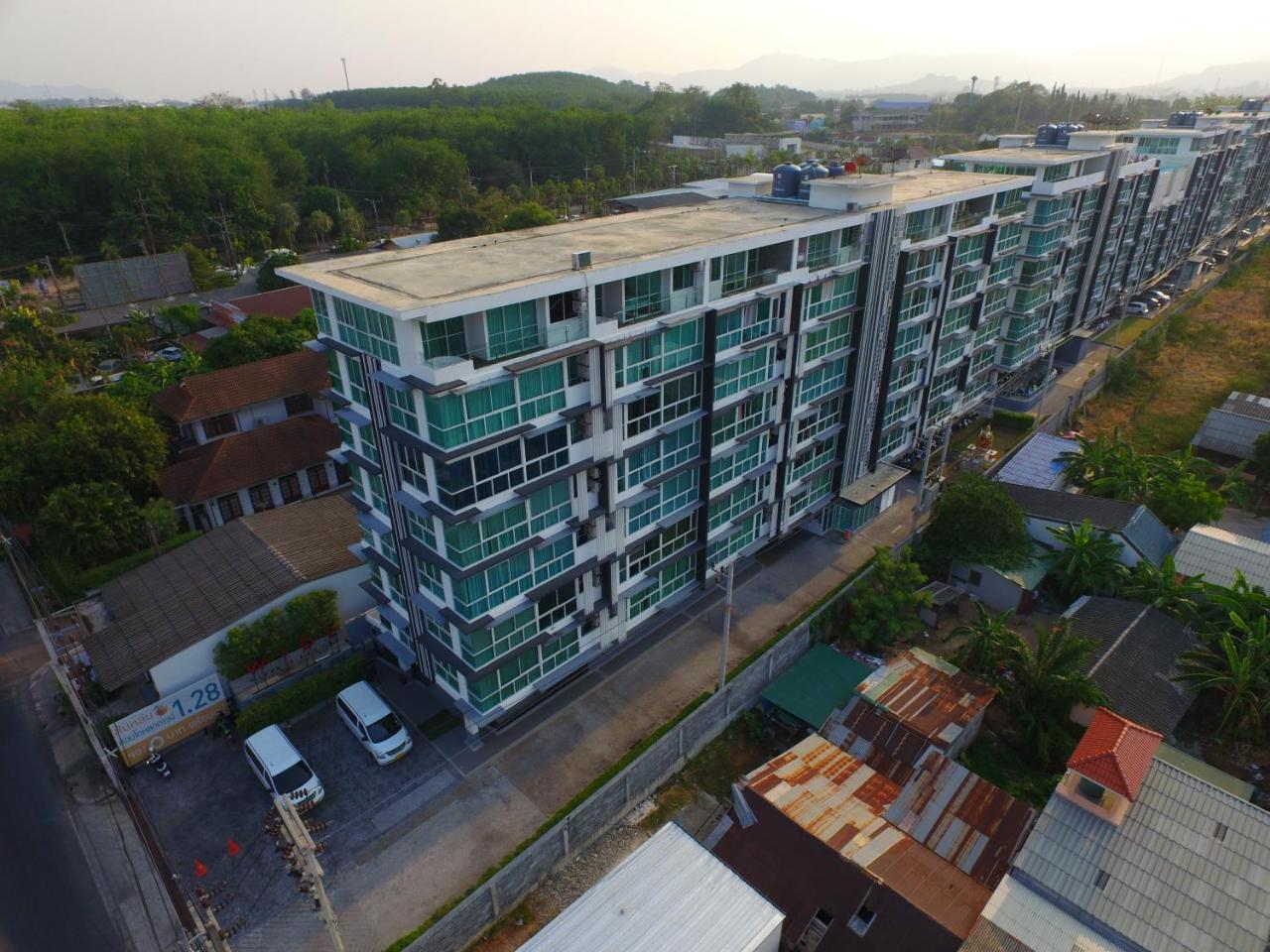 Modern Thai Suites Phuket Bagian luar foto